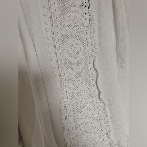 White Flowy Longsleeve Top - Picture 4 of 9